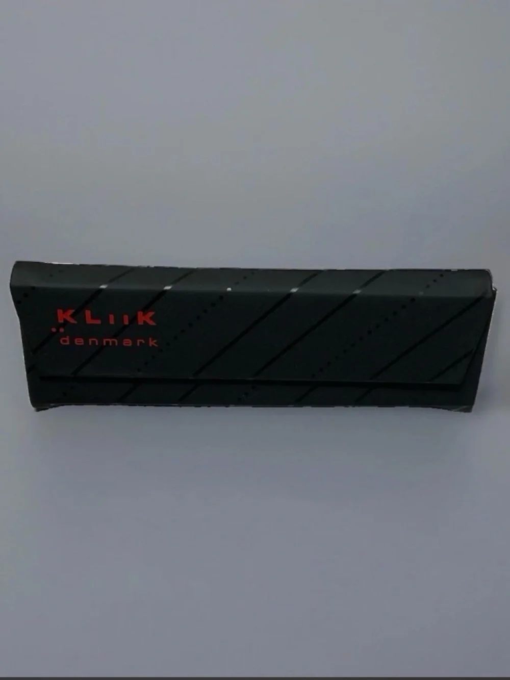 Kliik Denmark Eyeglass Hard Case Foldable Magnetic Closure Black Red With Cloth